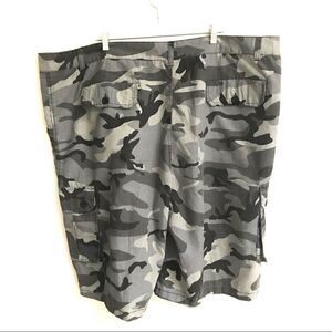 Blue Gear camo print cargo shorts 52